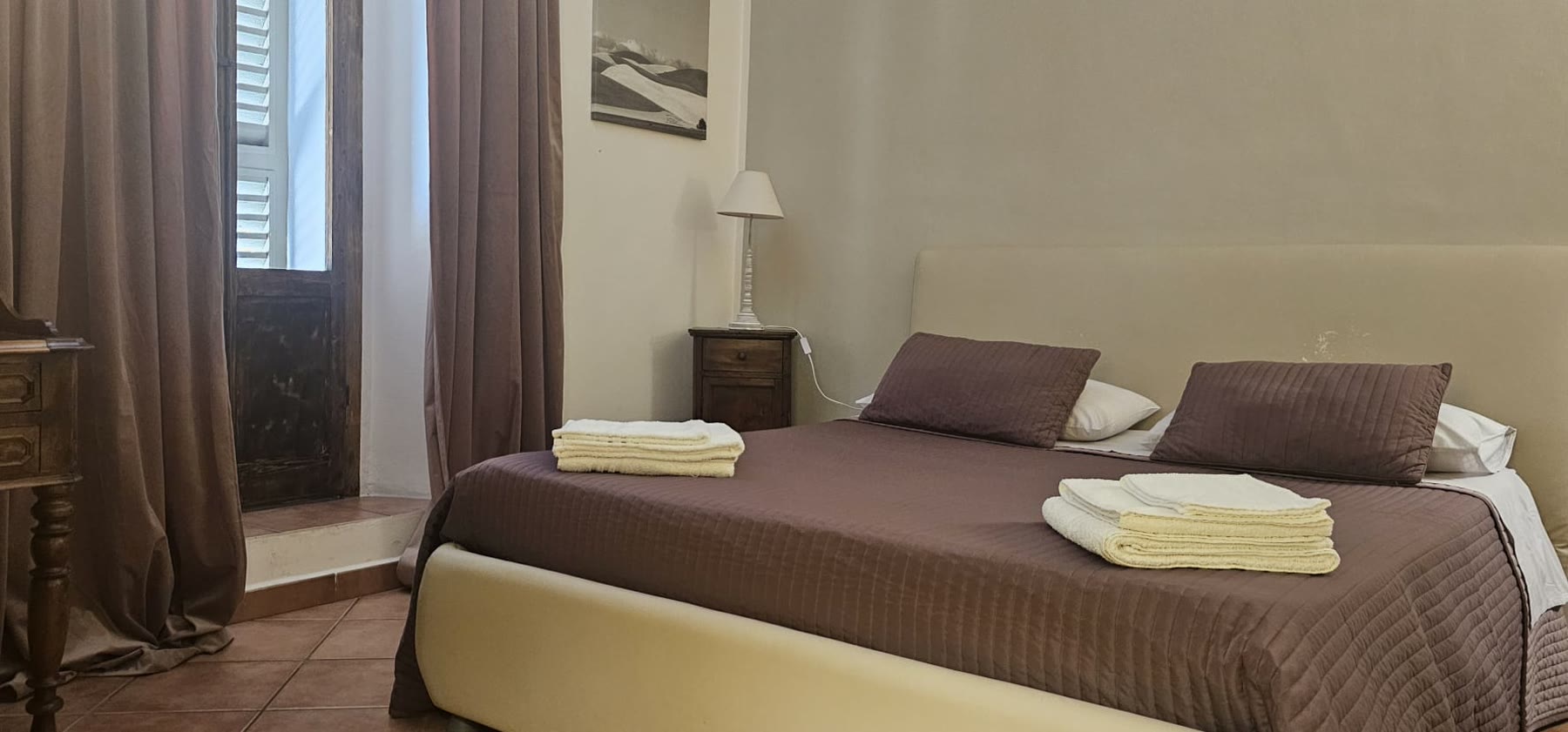Bedroom of the Smeraldo apartment